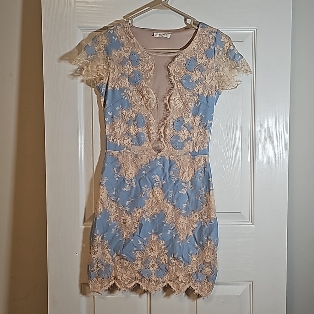 Storia Blue and Cream Lace Mini Dress